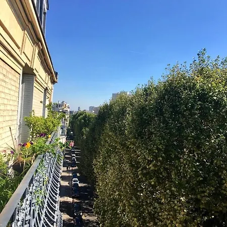 2 Bedrooms Chic 18th District Apartment Paris