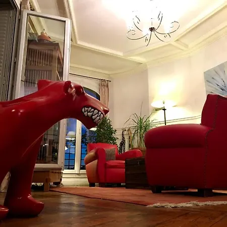 2 Bedrooms Chic 18th District Apartment Paris